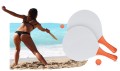 kobieta-w-bikini-gra-w-tenisa-na-piaszczystej-plazy-pomarańcz.jpg